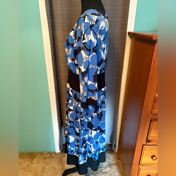 Women’s dress - Picture 5 of 7